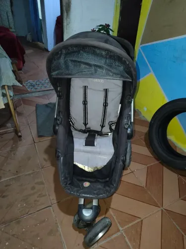 Vendo carrinho de bebê