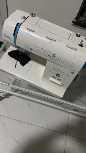 Máquina de costura Valor 650 semi nova