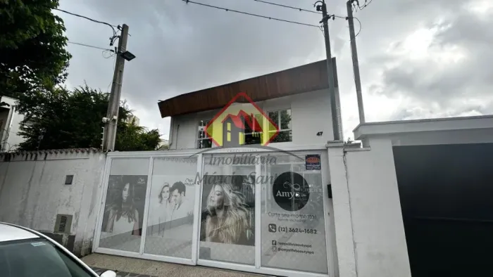 Venda de Casas / Comercial na cidade de Taubaté
