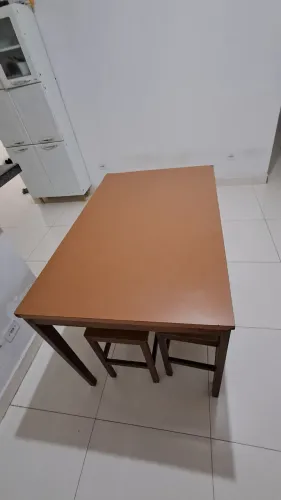 Mesa c/ 4 banquetas