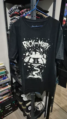 Camisa Rick and Morty Brilha no Escuro
