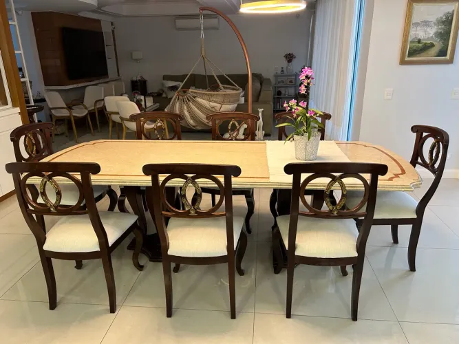 Mesa de 8 lugares clássica