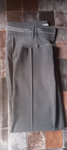 Calça social preta com detalhe na citura Tam50
