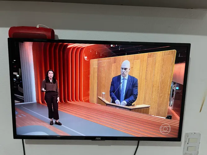 Tv smart AOC
