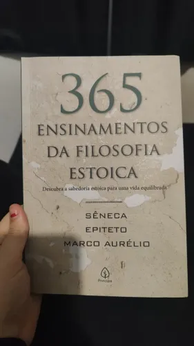 Livro 365 ensinamentos da filosofia estóica