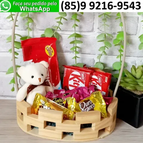 Kit Cesta Presente Dia Internacional da Mulher Ursinho Pelúcia Chocolates