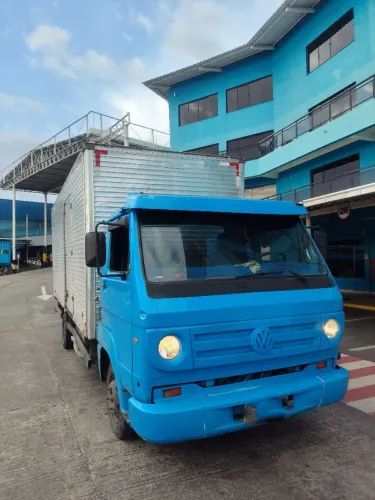 Caminhão baú fretes e serviços
