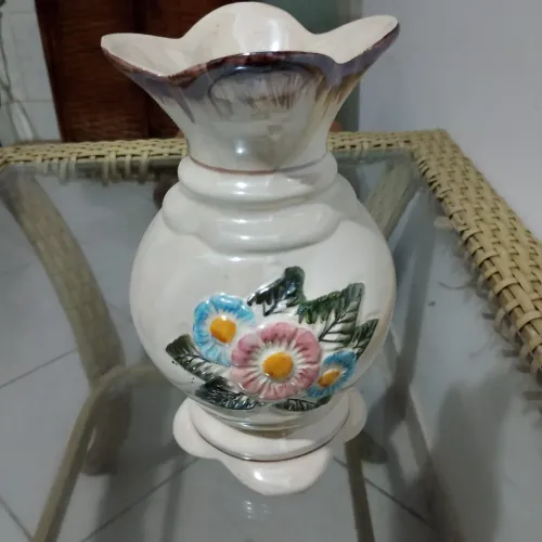 Lindo vaso em cerâmica para decoração 