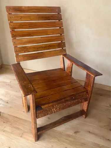 Poltroninha madeira maciça