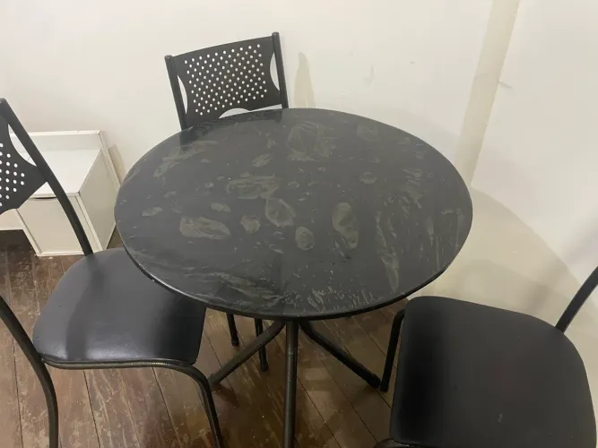 Conjunto de mesa com 4 cadeiras