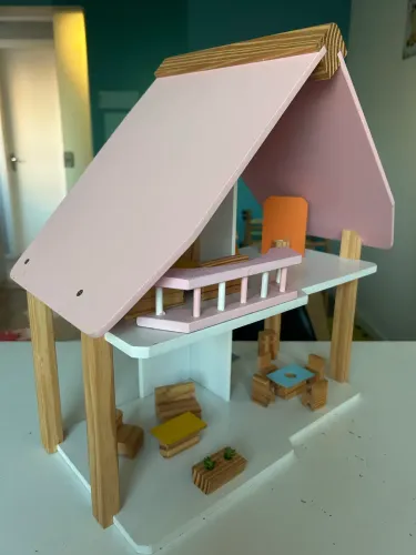 Casa de brinquedo em madeira 50x60x25