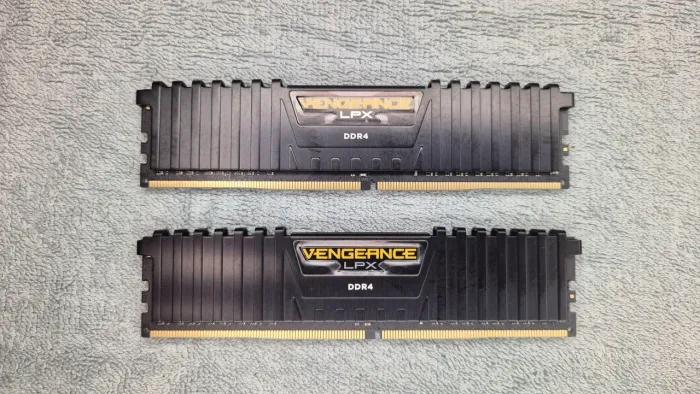  Kit Memória RAM Corsair Vengeance LPX 16GB (2x8GB) 2666MHz DDR4 CL16
