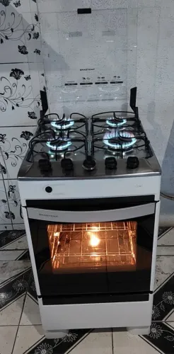 Moderno fogão Brastemp top automático com superchama com prateleira deslizante 