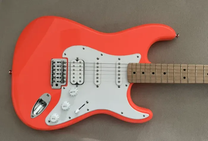 Guitarra Squier Sonic Stratocaster HSS (Fender)
