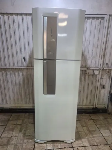 Geladeira Eletrolux semi nova frosfrir