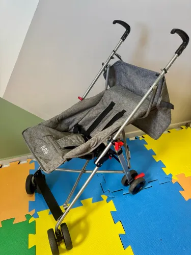 Carrinho de bebê guarda chuva 