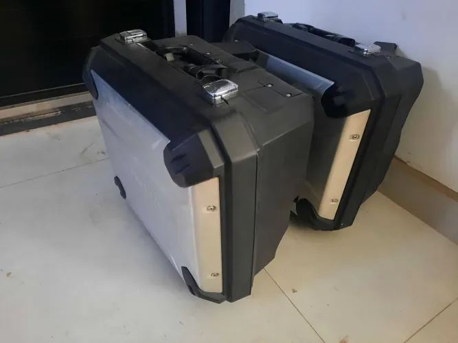 Baú África Twin