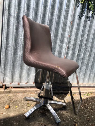 Cadeira marrom para salão profissional hidráulica