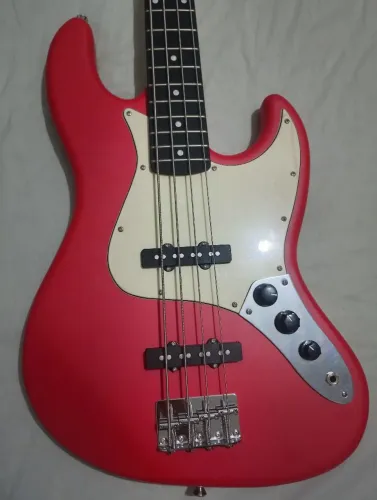 Baixo Memphis MB50
