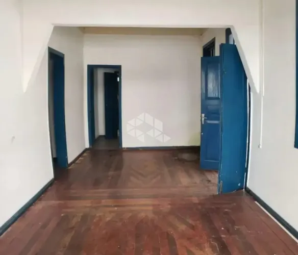 CASA 3 QUARTOS NO BALNEÁRIO ESTREITO COM 3 VAGAS PRÓXIMA À BEIRA MAR CONTINENTAL
