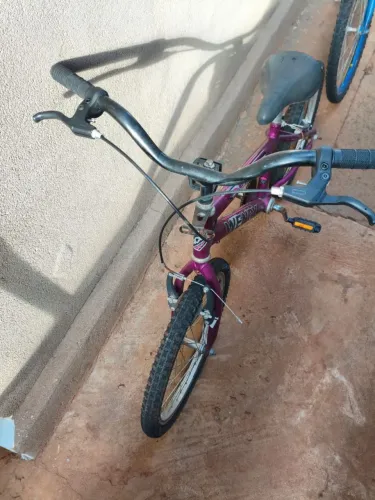 Vendo bicicleta roxa