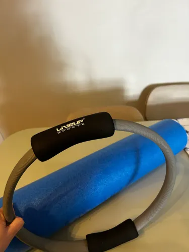 Rolo para alongamento e arco para fortalecimento