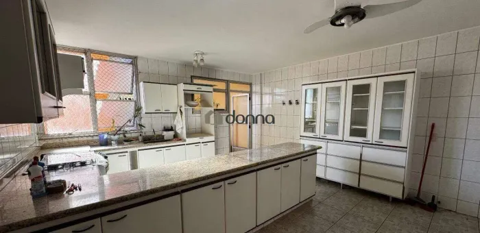 Apartamento residencial de 220 m² com 4 quartos à venda no Centro de Uberaba