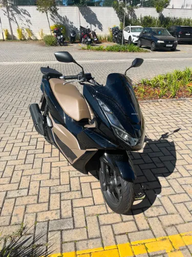 PCX DLX 2026