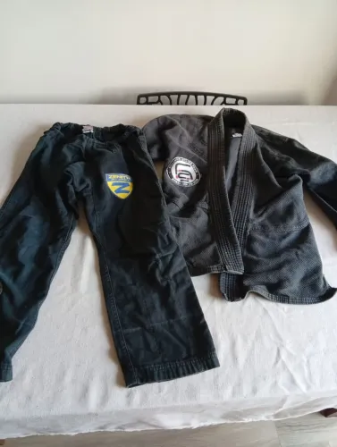 kimono jiu-jitsu.