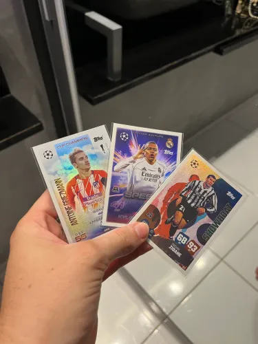 Card Topps Mbappé/Griezmann/Zidane edições especiais