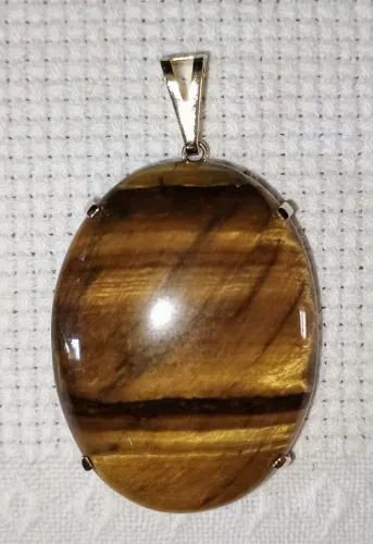 Pingente com pedra olho de tigre