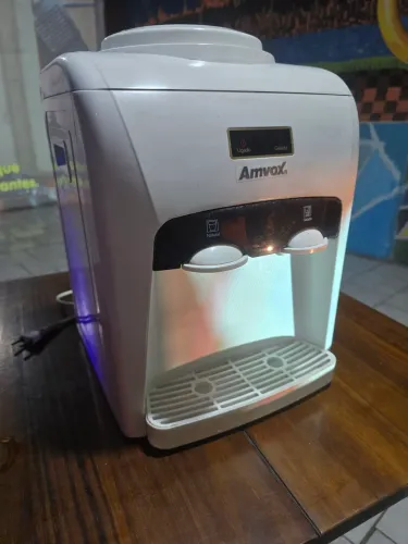 Bebedouro Refrigerado Eletrônico Amvox ABB 240