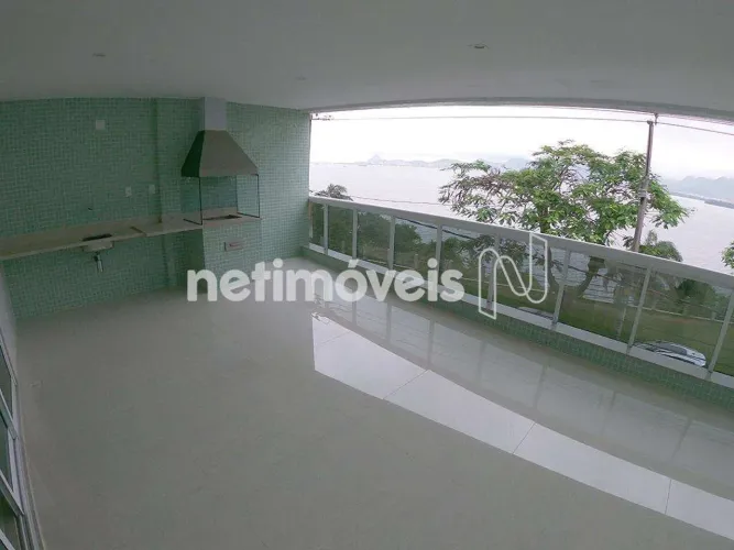Apartamento indevassável, 1ª locação, com vista panorâmica para a Baía da Guanabara
