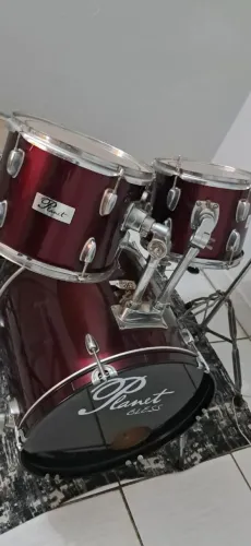 Bateria musical Planet Bless impecável 