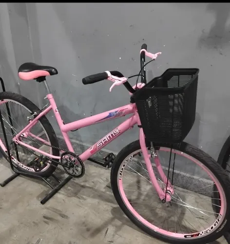 Estou vendendo essa bicicleta 4 meses  de uso  ela e nova