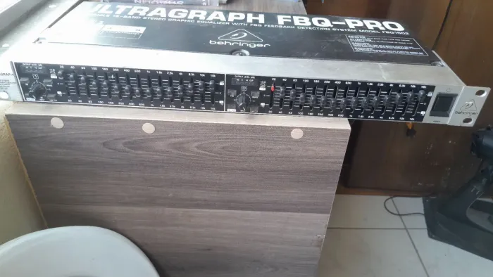 Equalizador behringer fbq