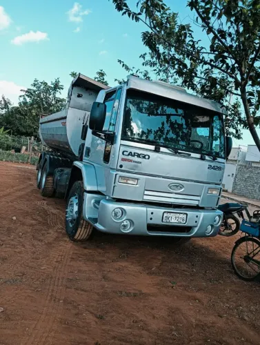 Caminhao caçamba 