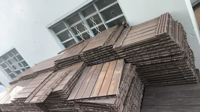 Estamos vendendo 140m² de deck de madeira Ypê, 20 mil reais