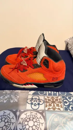 Air Jordan 5 Toro bravo 