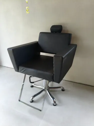 Cadeira profissional para barbearia/salão de beleza ?