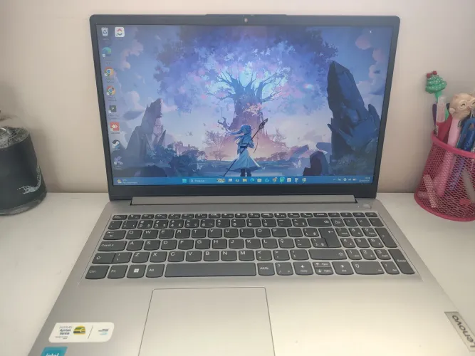 Vende-se notebook Lenovo com 2 meses de uso