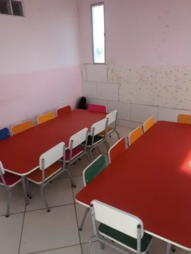 Conjunto escolar mesa com cadeiras