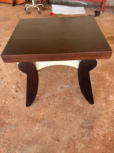 Mesa em Madeira cor Tabaco