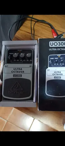 Pedal Behringer ultra octaver UO300