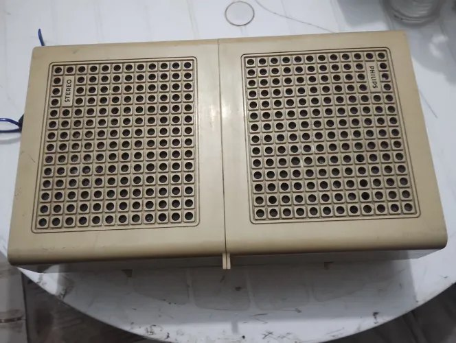 Vendo vitrola Philips e Relógio Orient Automático e caixa antigo funcionando tudo 
