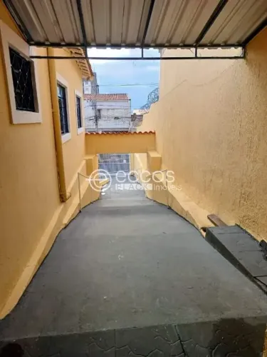 Casa à venda, 5 quartos, 2 suítes, 5 vagas, Centro - UBERABA/MG