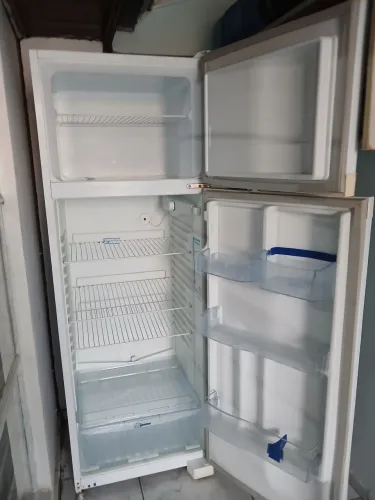 Vendo geladeira consul 110 wts ,valor de 500 reais pra retirar 