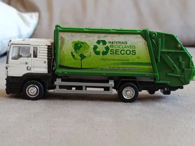 Caminhão de lixo miniatura colecionador