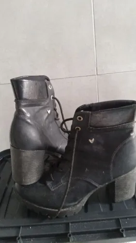 Bota preta feminina