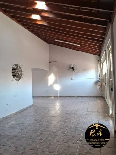 Casa Bairro Icaray 03 Dormitórios Excelente Localização